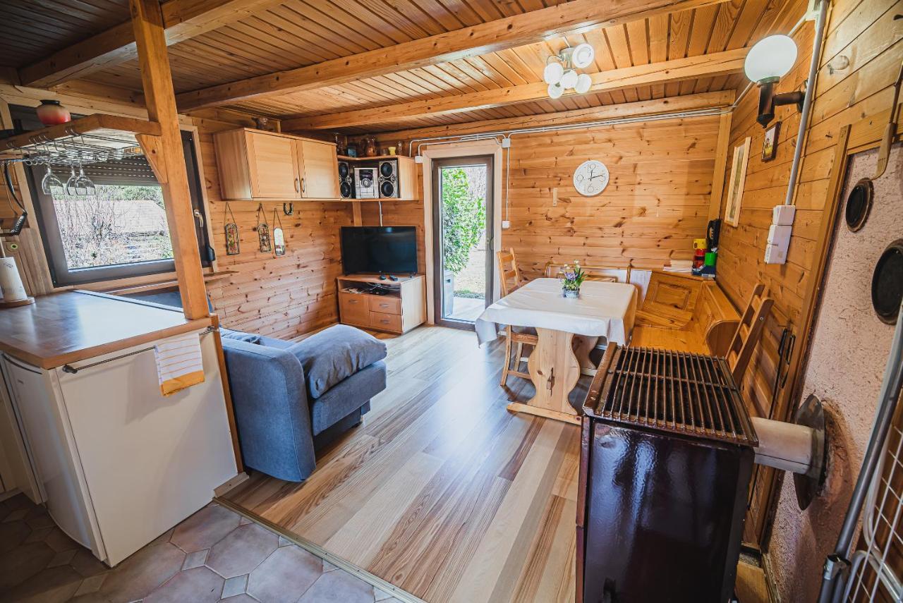 Wooden Cabin Zurej With Hot Tub Bukovje v Babni Gori Экстерьер фото
