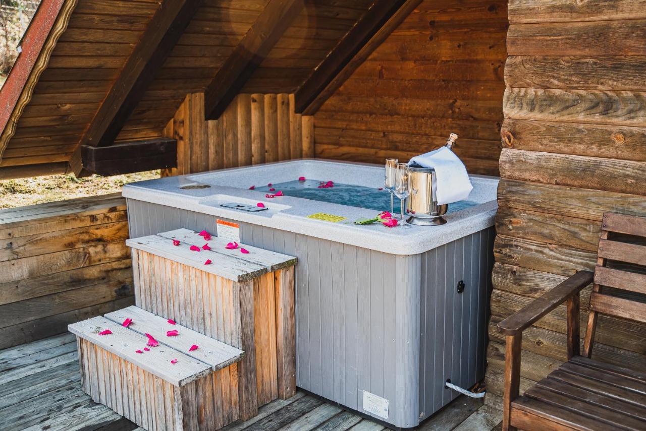 Wooden Cabin Zurej With Hot Tub Bukovje v Babni Gori Экстерьер фото