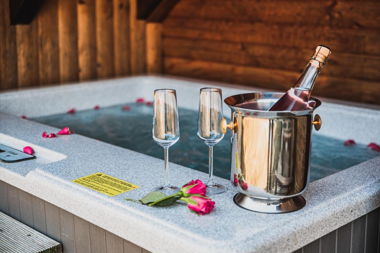 Wooden Cabin Zurej With Hot Tub Bukovje v Babni Gori Экстерьер фото
