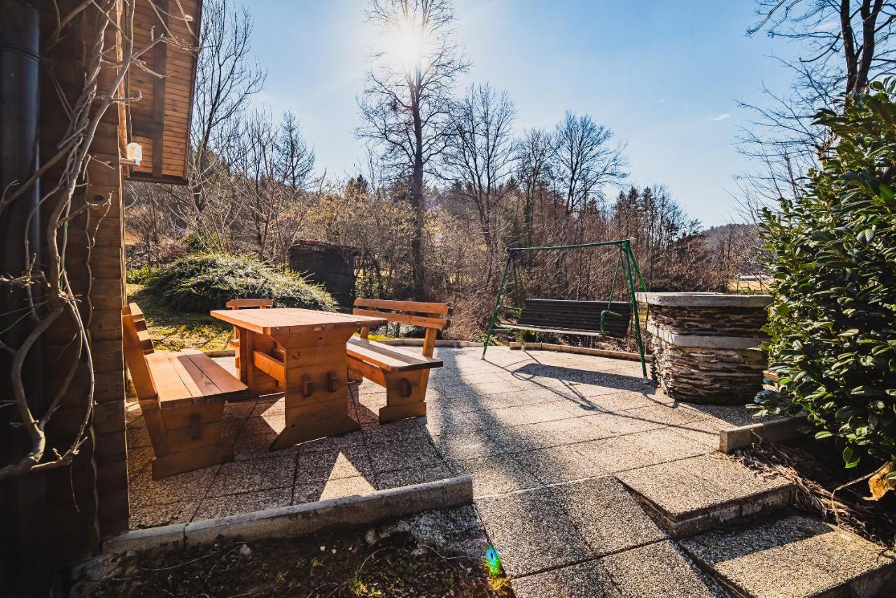 Wooden Cabin Zurej With Hot Tub Bukovje v Babni Gori Экстерьер фото